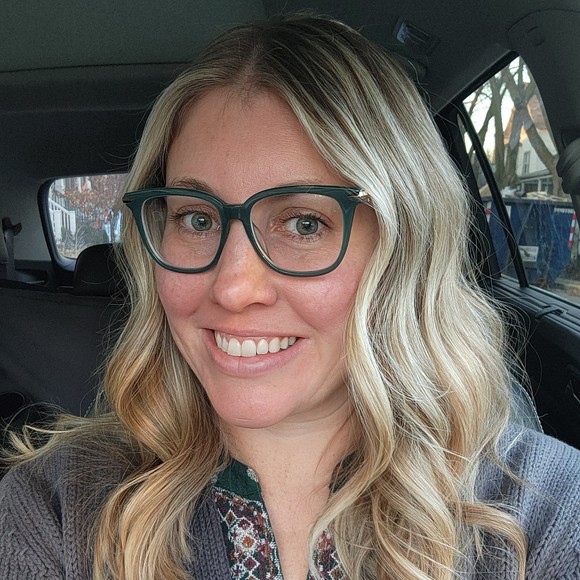 Meet your Posher, Katie - Picture 1 of 1